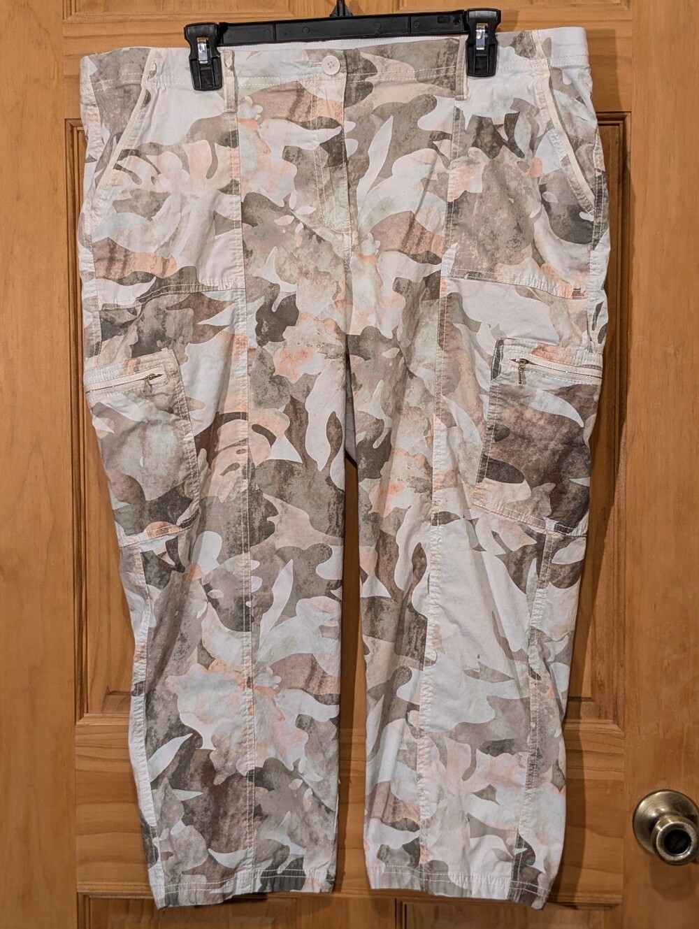 Chico's Crop Pants Cotton Poplin Cargo Sage Green Leaf Print Sz 3 U.S. 16 Beach